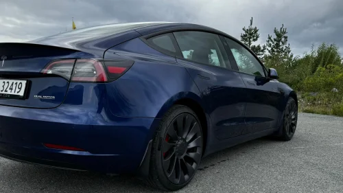 TESLA Model 3 Performance AWD / V.pumpe / Park.Sensor