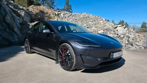 TESLA Model 3 Performance AWD, Stealth Grey, Karbon, AP, 20" S+V