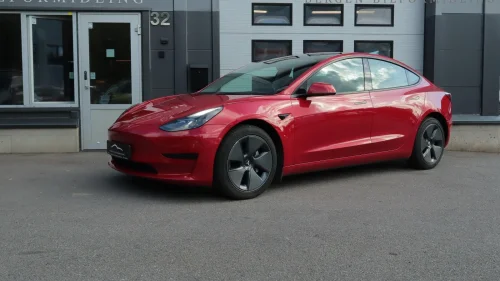 TESLA Model 3 SR/ Varmepumpe/ Cruise/ 448km WLTP/ AP/ Tøff bil