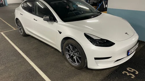 TESLA Model 3 Standard Range Plus, Krok