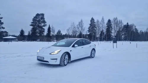 TESLA Model 3 Standard Range Plus RWD