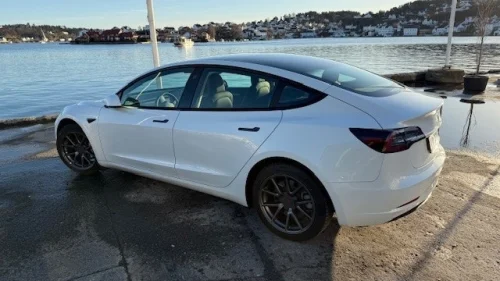 TESLA Model 3 Standard Range Plus RWD