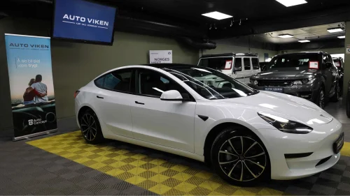 TESLA Model 3 SR+-409RV-325HK-PREMIUM-A.PLIOT-LED-SKINN-PANO-MCU2-R.K