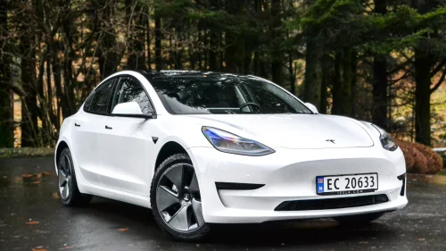 TESLA Model 3 | SR+ |Garanti| Autopilot |325hk|Velholdt |Pano++