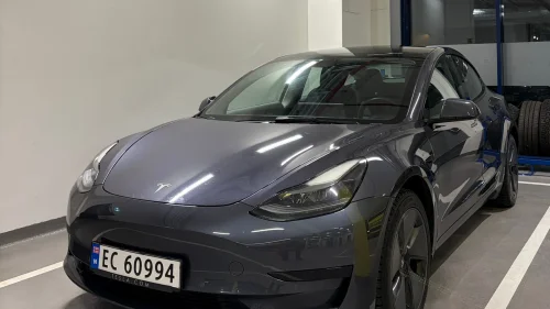 TESLA Model 3 SR/448km/Hengerfeste/Enhanced Autopilot/Kamera