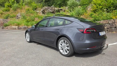 TESLA Model 3 Standard Range Plus RWD, LFP, Facelift, Hengerfeste