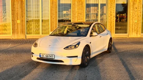 TESLA Model 3 EU 2027, nylig service, hengerfeste, gode dekk
