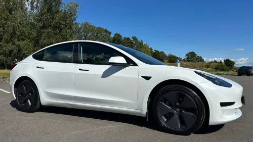 TESLA Model 3 Standard Range Plus RWD m/ Enhanced autopilot
