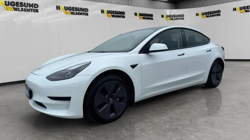 TESLA Model 3 SR + RWD | Skinn | Panorama | EU 06/28 | 1 eier