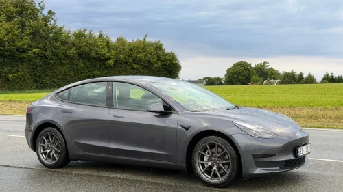TESLA Model 3 Standard Range Plus RWD m/ Enhanced Autopilot
