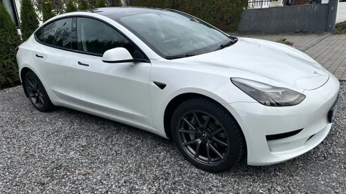 TESLA Model 3 SR +, Autopilot, Kaldt vær-funksjon, Ny EU Sept. 2027