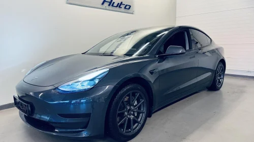 TESLA Model 3 STANDARD RANGE PLUS/448 KM WLTP/SKINN/ACC/PANO/V PUMPE