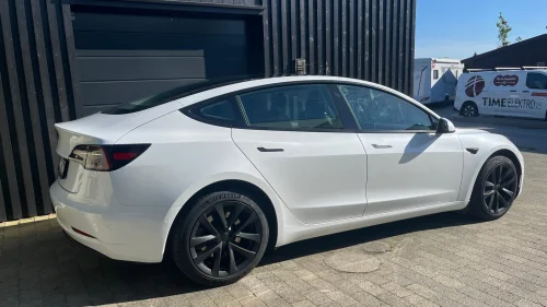 TESLA Model 3 Standard Range Plus RWD