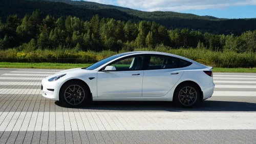 TESLA Model 3 Standard Range Plus RWD