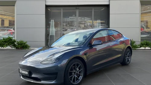 TESLA Model 3 SR 490km WLTP /Autopilot/Skinn/Varmepumpe/Pano/LED