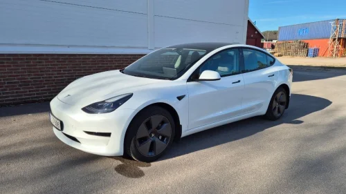 TESLA Model 3 RWD Sommerdekk Vinterdekk Ryggekamera