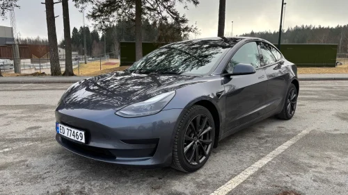 TESLA Model 3 FSD - PREMIUM SKINN OG LYD - VARMEPUMPE - VELHOLDT