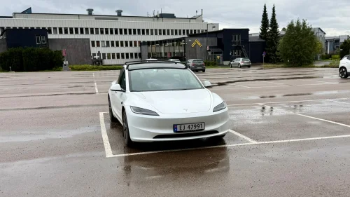 TESLA Model 3 RWD