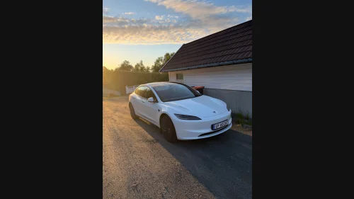 TESLA Model 3 RWD
