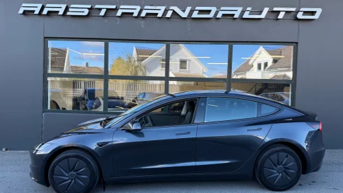 TESLA Model 3 RWD