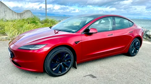 TESLA Model 3 Highlander / 554 km WLTP / Hengerfeste