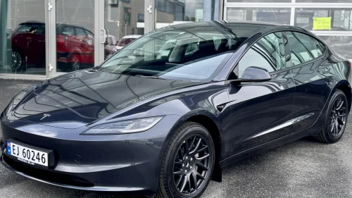 TESLA Model 3 SR Highland I WLTP 513KM I S+V hjul I Ventilerte seter