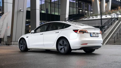 TESLA Model 3 SR+ | HENGERFESTE | Auto Pilot | Varme i alle seter+++