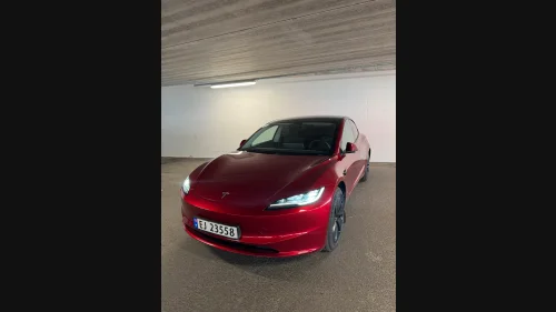 TESLA Model 3 Facelift - Ultra Red - Lav km - Som ny!