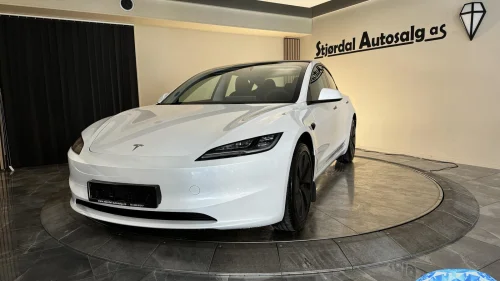 TESLA Model 3 Facelift/Panorama/Skinn/S+V dekk/Krok/Norsk
