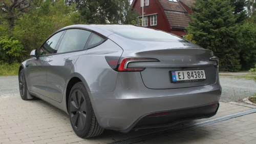 TESLA Model 3 RWD