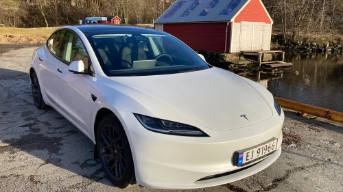 TESLA Model 3 Highland 2025 RWD m/blinklyshendler & krok/Gar. 2030