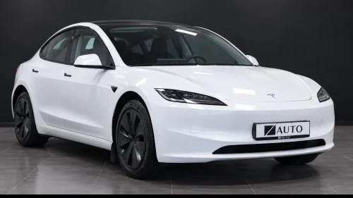 TESLA Model 3 SR (513KM) HIGHLAND/1EIER/PANO/SKINN/AP/V-PUMPE/SE KM!