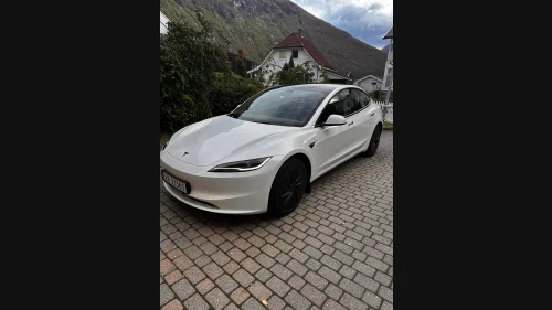 TESLA Model 3 RWD