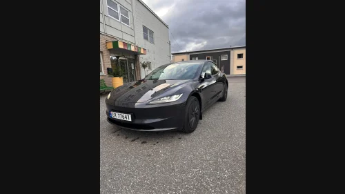 TESLA Model 3 RWD