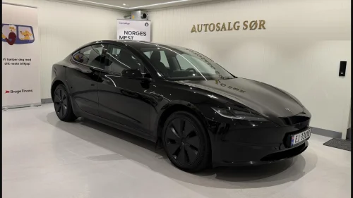 TESLA Model 3 SR Highland Facelift / Autopliot / Hfeste / PBSB ++