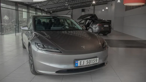 TESLA Model 3 Tesla Model 3 2024 Quicksilver/Hengerfeste/Vinterhjul
