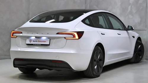 TESLA Model 3 FACELIFT 513-WLTP*| KROK | AUTOPILOT| PREMIUM| S+V ++