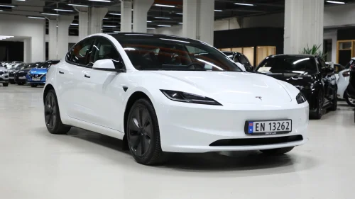 TESLA Model 3 RWD Standard 283HK/Autopilot/Led/Hengerfeste