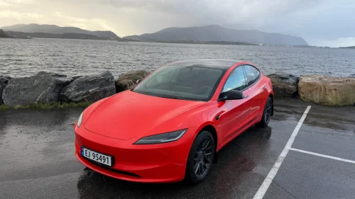 TESLA Model 3 Highland RWD - Avery Red - Garanti