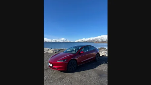 TESLA Model 3 Highland RWD Premium / Midnight Red / S+V