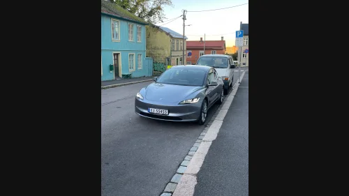 TESLA Model 3 SR RWD 513 Km Quicksilver/Skinn/Krok/S&V Hjul/++