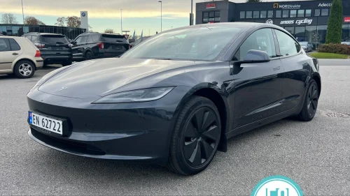 TESLA Model 3 LED/ISOFIX/SOLTAK/CARPLAY