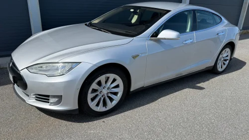 TESLA MOTORS MODEL S 85 Gratis Supercharging