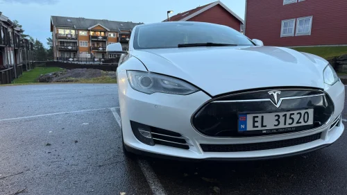 TESLA MOTORS MODEL S 85P Performance