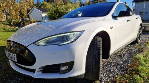TESLA MOTORS MODEL S P85