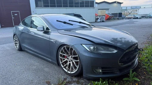 TESLA MOTORS MODEL S 85P Performance