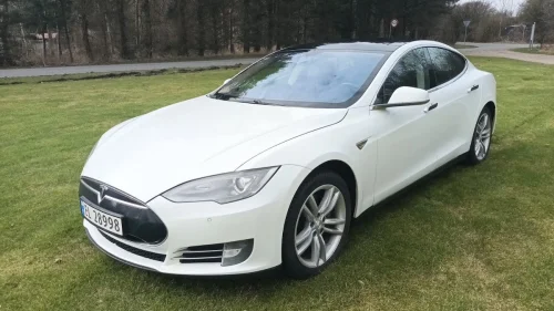 TESLA MOTORS MODEL S Gratis lading - Skinninteriør, S+V dekk