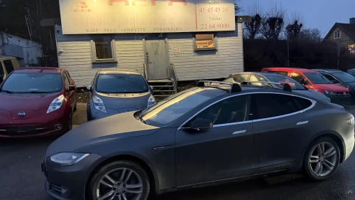 TESLA MOTORS MODEL S