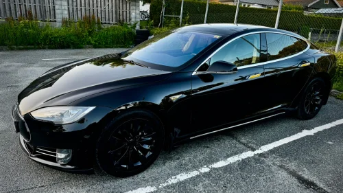TESLA MOTORS MODEL S Signature