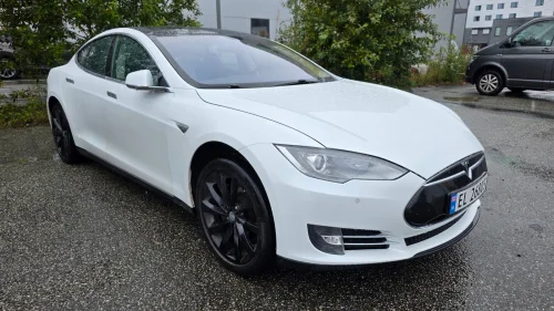 TESLA MOTORS MODEL S P85+ / Gratis lading / Noe feil med kompressor